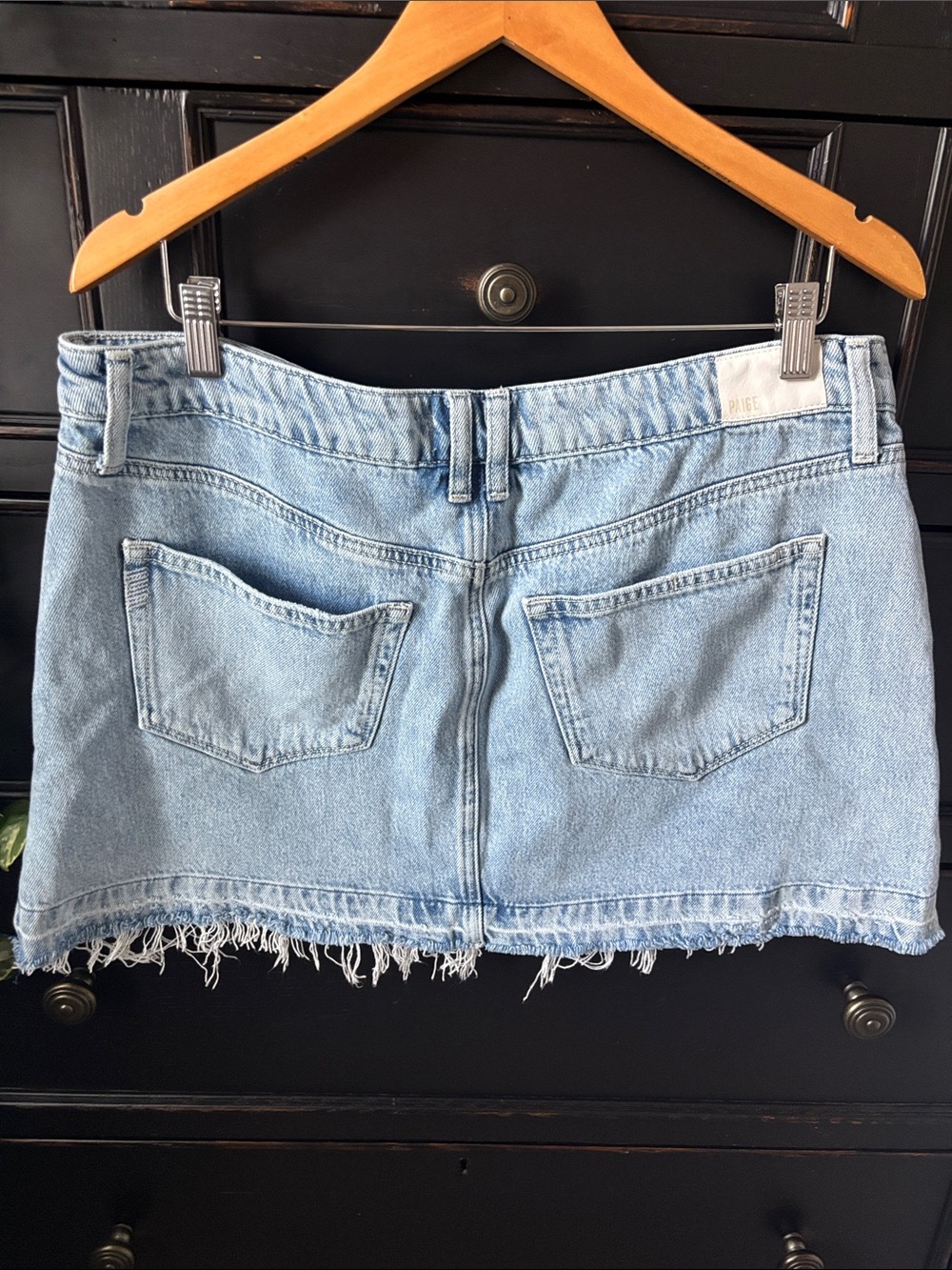 Evereve PAIGE size 32 (Women’s 14) Denim Mini Skirt, Light Wash with Frayed Hem - Picture 3 of 10